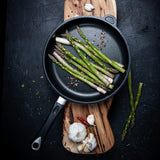 Black frying pan with short handle, 20 cm, with asparagus inside