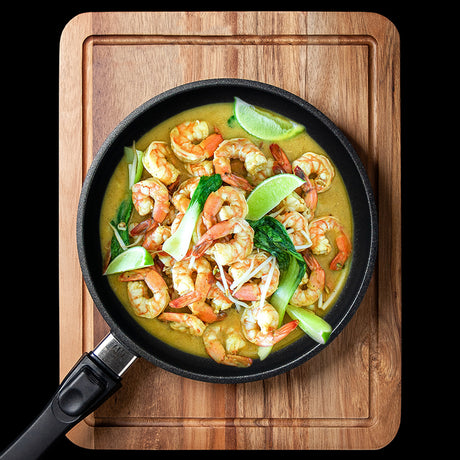 Black frying pan with short handle, 20 cm, with shrimp and lime inside